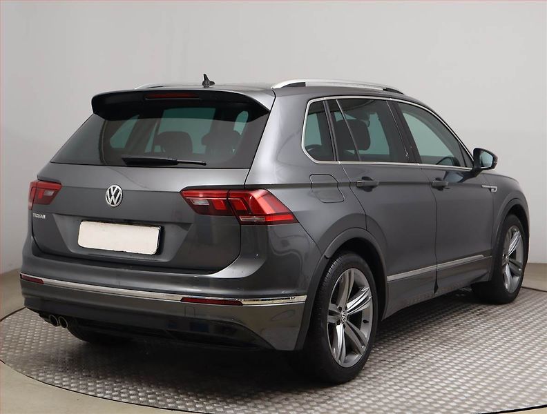 Volkswagen Tiguan (2020) R-Line 1.5 TSI - fotka 5 z 23
