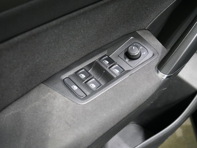 Volkswagen Touran - fotka 12 z 24