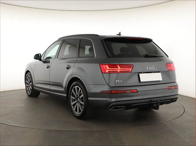 Audi Q7 (2019) S-Line 50 TDI - fotka 4 z 21
