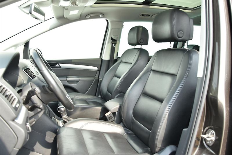 Volkswagen Sharan 1.4 TSI 110kW DSG HIGHLINE - fotka 10 z 28