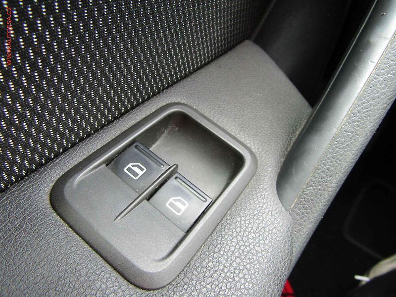 Škoda Yeti (2011) 1.4i, AC, výhřev sed. - fotka 15 z 15