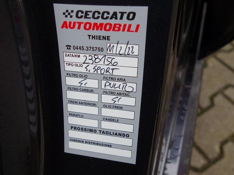 Jeep Grand Cherokee (2015) 3.0CRDi 184kW 4x4 8A OVERLAND - fotka 34 z 37