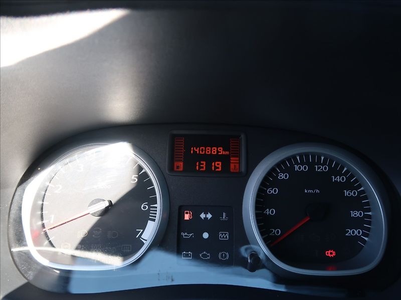 Dacia Duster 1,6 i,16V,77kW,1majČR,4x4 - fotka 10 z 22