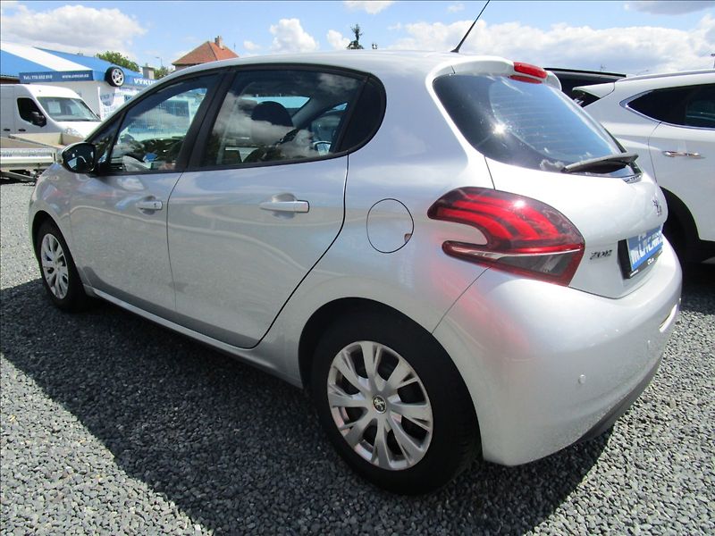 Peugeot 208 1.2i Klima, Navi - fotka 6 z 38