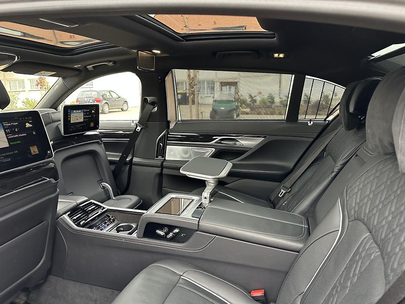BMW Řada 7 (2019) BMW 745Le xDrive LONG aut. ser - fotka 28 z 57