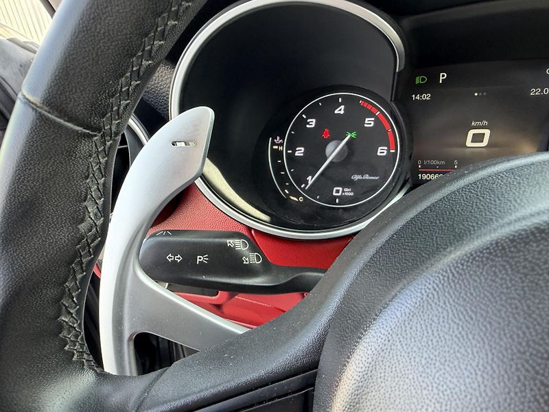 Alfa Romeo Stelvio 2.2JTDM Q4 4x4 210PS VELOCE 1A - fotka 160 z 167