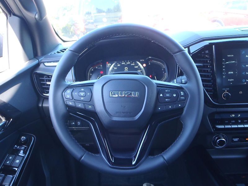 Isuzu D-Max  2.2 Double Cab V-CROSS 4x4 - fotka 14 z 26