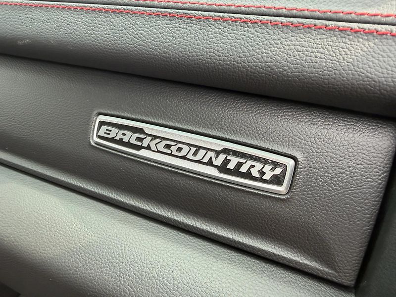 Dodge RAM (2023) +BACKCOUNTRY+AXLE LOCK+HEMI+ - fotka 22 z 23