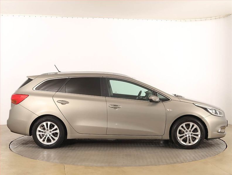 Kia Ceed (2014) 1.6 GDI, Tempomat - fotka 6 z 16