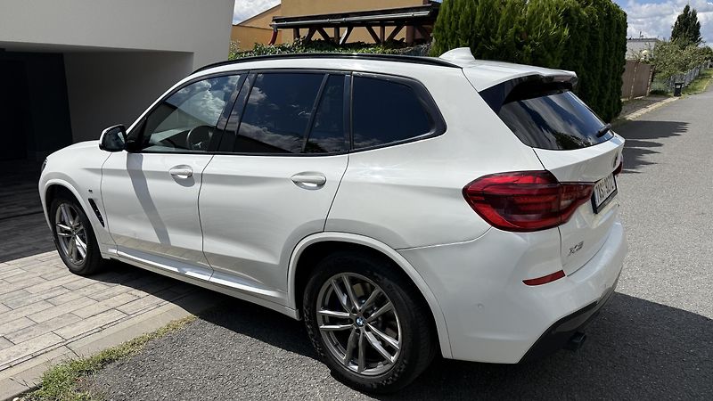 BMW X3 (2019) BMW X3 xDrive 20d po 1.majitel - fotka 5 z 37