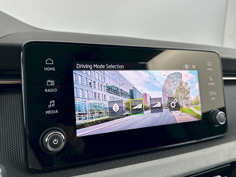 Škoda Scala (2025) 1.0TSI 85kW Top Selection - fotka 12 z 31