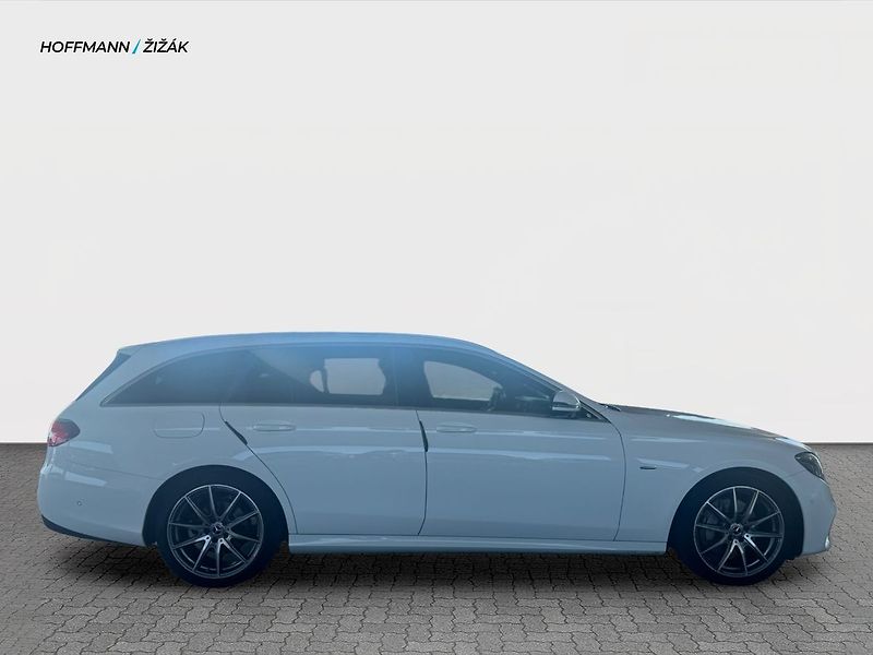 Mercedes-Benz Třídy E 300d - fotka 4 z 21