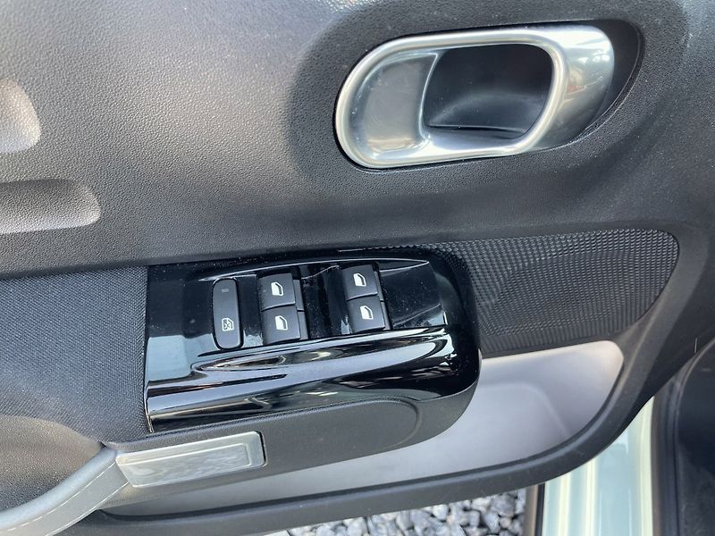 Citroën C3 (2017) 1.2 PureTech,Feel,60kW,1.Maj,Č - fotka 26 z 35