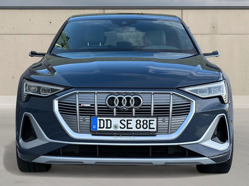 Audi e-tron Sportback 55 quattro S line - fotka 25 z 34