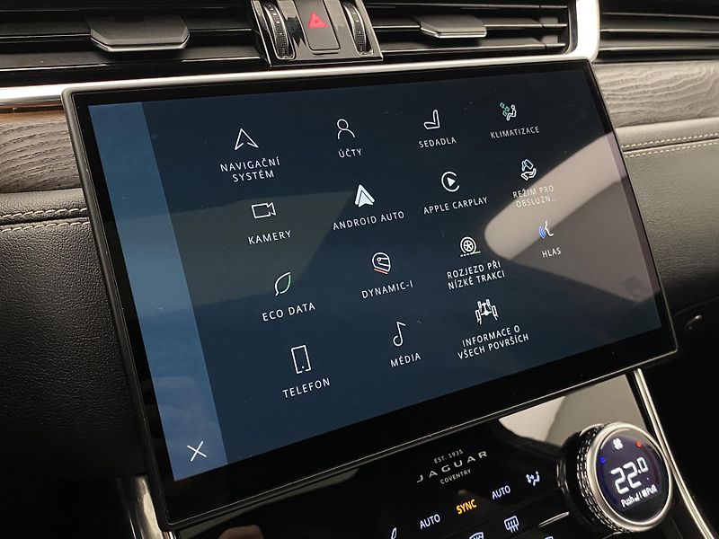 Jaguar XF D200 R-DYNAMIC AWD REZERVACE - fotka 36 z 48