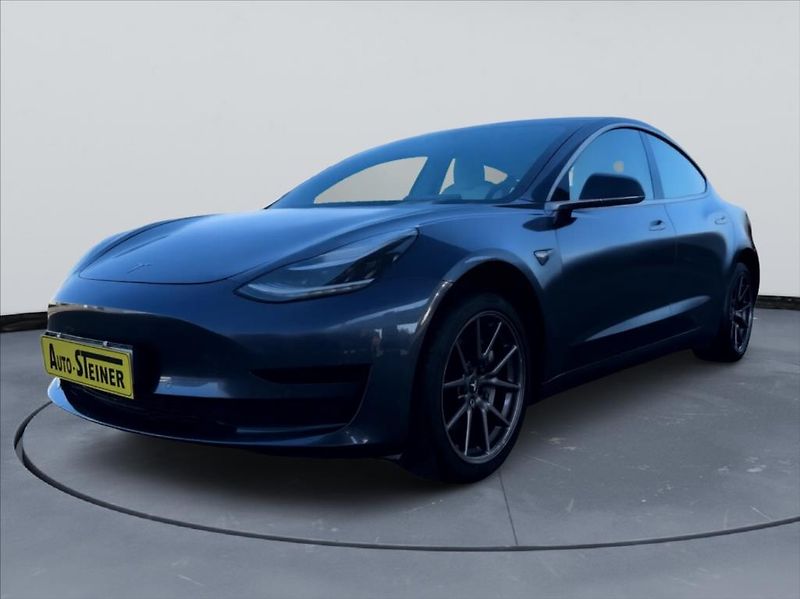Tesla Model 3 - fotka 3 z 17