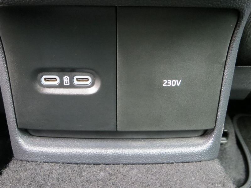 Škoda Octavia 2,0 TDI Ambition DSG LED ČR - fotka 21 z 22