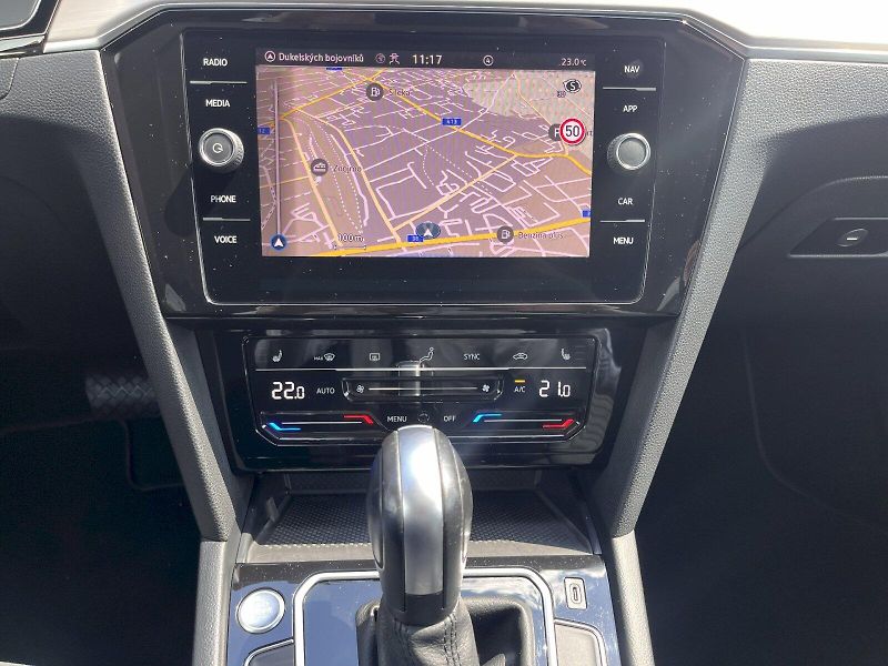 Volkswagen Passat (2021) 1,5TSI 110KW DSG ELEGANCE - fotka 19 z 26