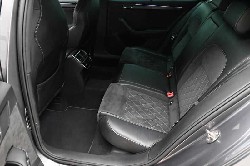 Škoda Superb 1,4 iV TSI 115kW DSG Sportline - fotka 12 z 26