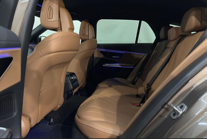 Mercedes-Benz Třídy E 300 e AMG Ambient - fotka 24 z 24