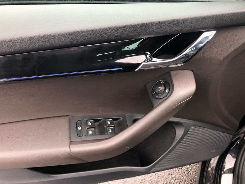 Škoda Octavia Combi 2,0 TDI DSG L&K 135 kW - fotka 15 z 30