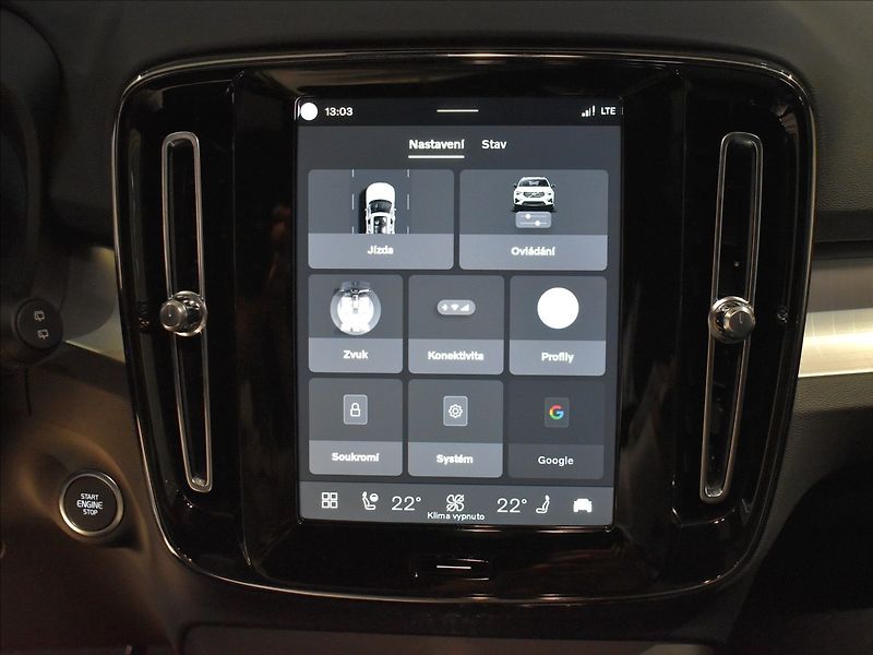 Volvo XC40 (2026) 2,0 B4  Plus Black Edition - fotka 18 z 25