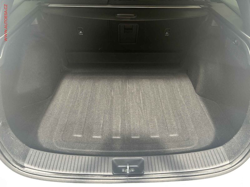 Hyundai i30 (2023) 1.0 T-GDi, 2.maj,ČR, Smart - fotka 7 z 18