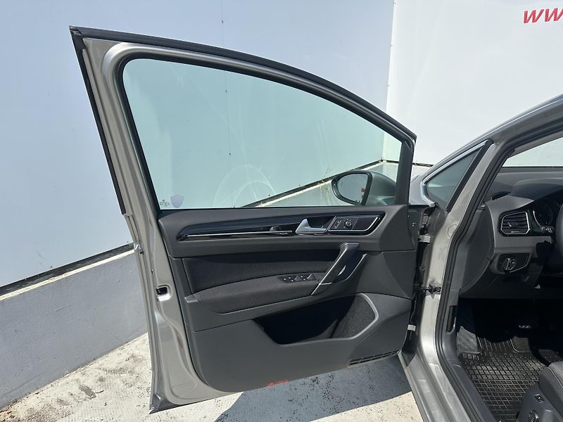 Volkswagen Golf Sportsvan (2014) 2.0 TDI 1. majitel, ser. kniha - fotka 9 z 41