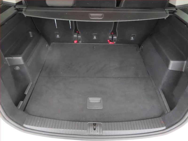 Volkswagen Touran (2018) Comfortline 2.0 TDI, ČR,1.maj - fotka 14 z 15