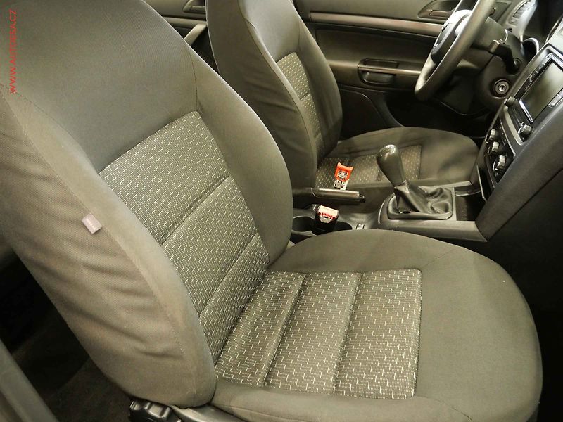 Škoda Octavia (2010) 1.2TSI, ČR, AC, STK8/28 - fotka 12 z 18