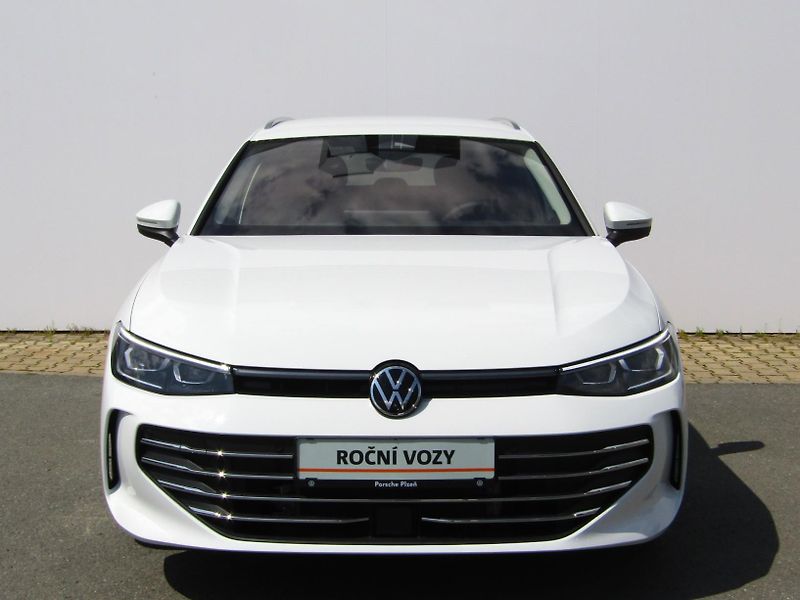 Volkswagen Passat 1,5 eTSI 11KW DSG NEZ.TOPENÍ - fotka 4 z 30
