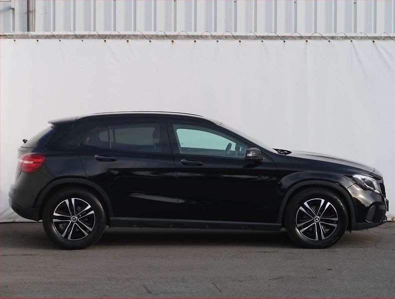 Mercedes-Benz GLA (2017) 220 d 4MATIC, 4X4 - fotka 6 z 25