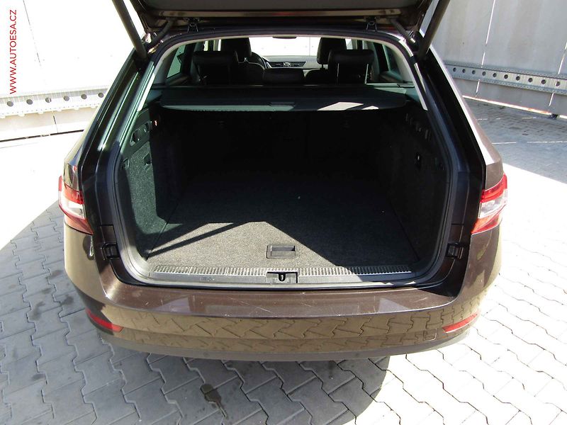 Škoda Superb (2016) 2.0 TDi, Style, DSG, TZ - fotka 7 z 19