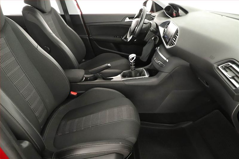 Peugeot 308 (2018) Style 1.2 PureTech, ČR,1.maj - fotka 7 z 13