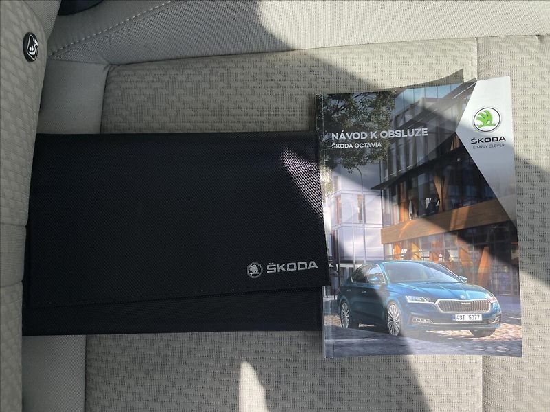 Škoda Octavia 2,0 TDI Combi Style LED+PDC - fotka 20 z 25