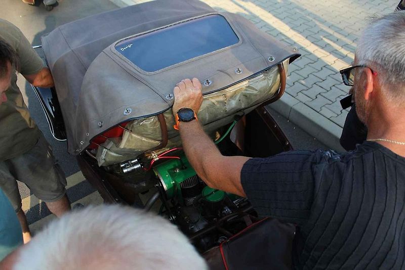V retro auto muzeu Veteráni Litvínov měli ve středu zastávkou účastníci Velorex čundru 2024 na svém putování po severních Čechách. S nejstarším Velorexem z roku 1962 jede Petr Žůrek ze Světlé nad Sázavou.