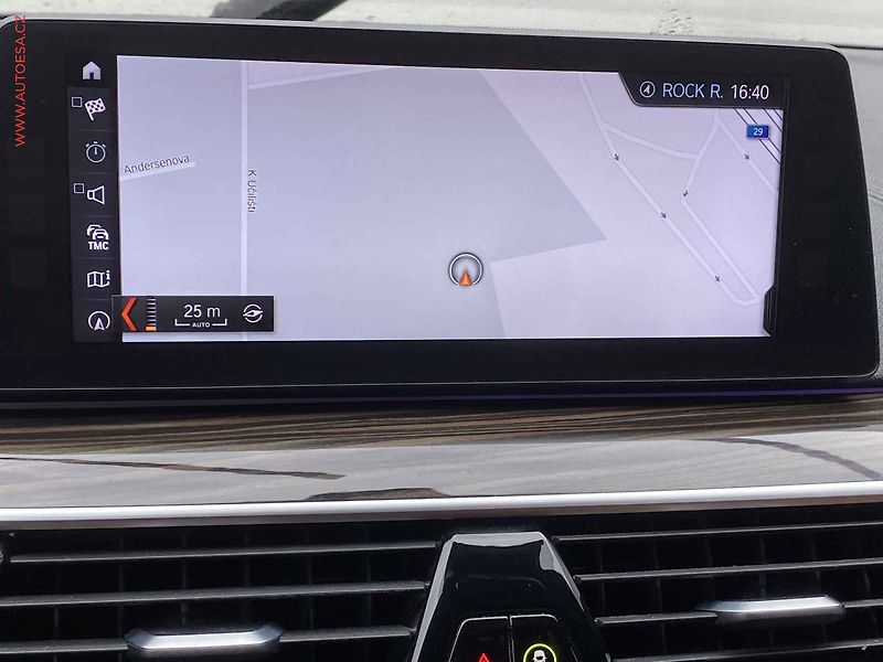 BMW Řada 5 (2017) 3.0d 530d xDrive, ČR, AT - fotka 19 z 24