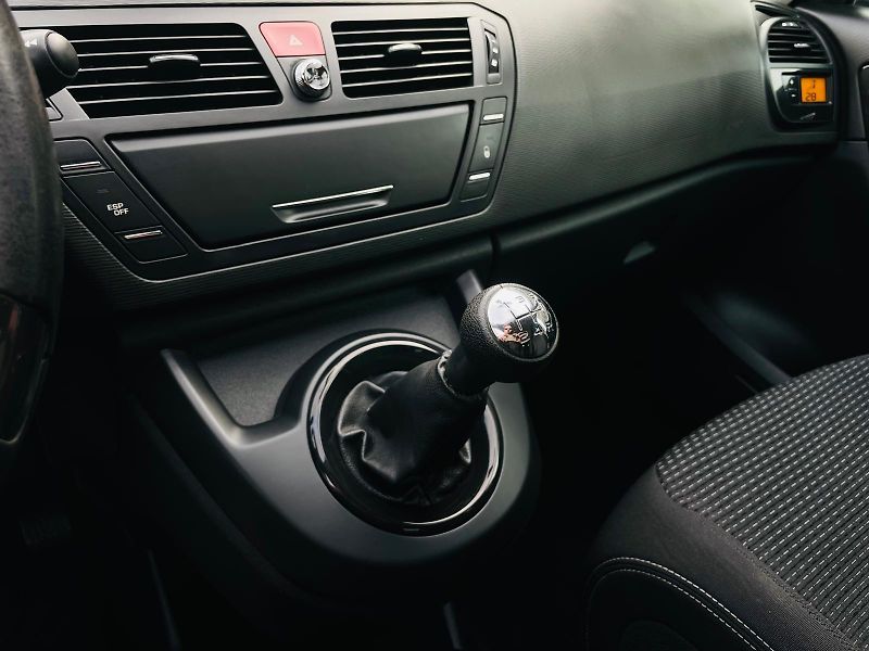 Citroën C4 Picasso 1.6i 88KW MANUÁL LED SENZORY - fotka 38 z 44