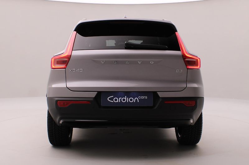 Volvo XC40 (2025) B3 AUT DARK PLUS - fotka 10 z 48