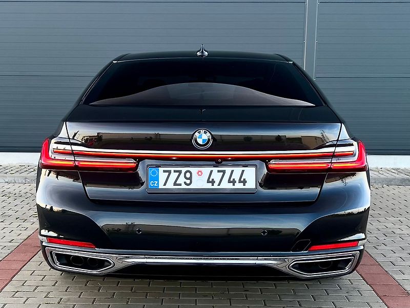 BMW Řada 7 750i xDrive Individual  390kw - fotka 5 z 42