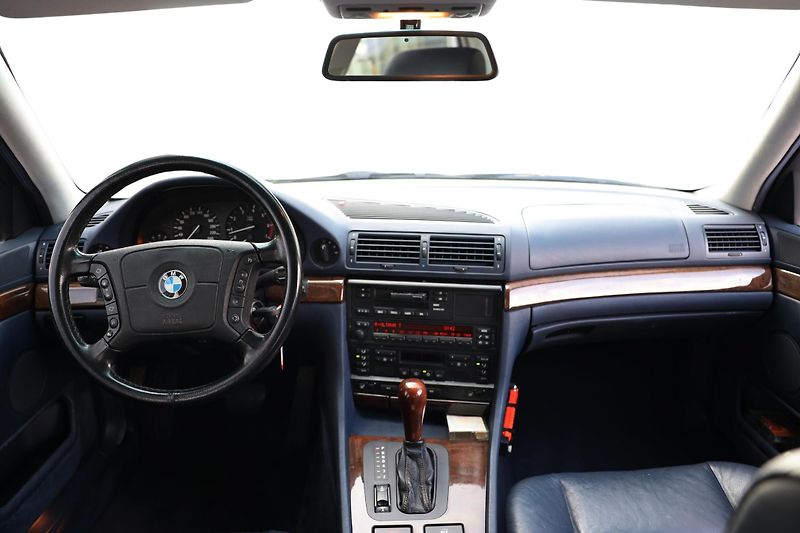 BMW Řada 7 (1996) BMW 730i - fotka 11 z 14