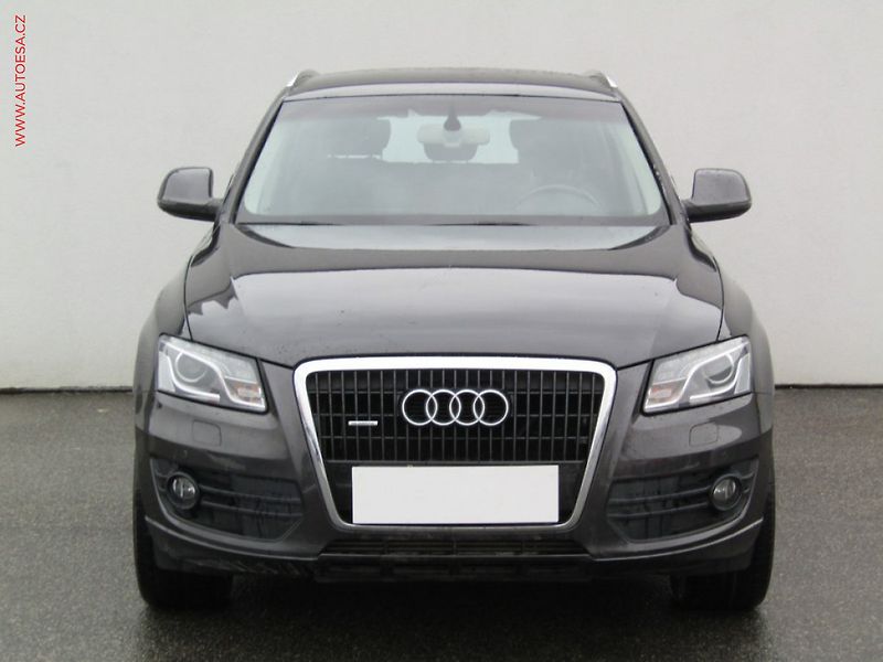 Audi Q5 (2011) 2.0 TFSi quattro, 4x4, navi - fotka 2 z 3