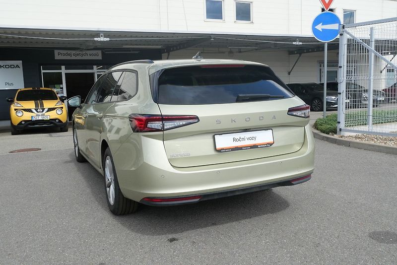 Škoda Superb - fotka 4 z 6