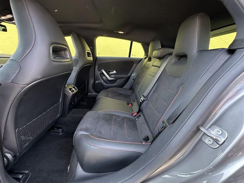 Mercedes-Benz CLA (2023) C180 AMG/PANAROMA/FACELIFT - fotka 29 z 44