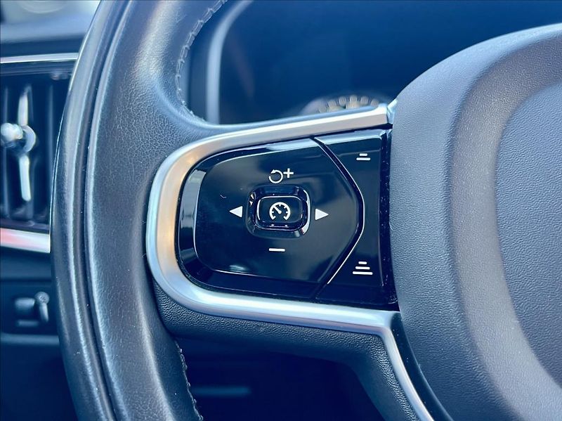 Volvo V90 2,0 T4 Drive-E R-Design Auto - fotka 27 z 48