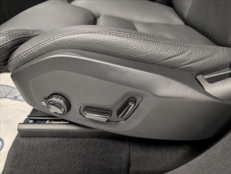 Volvo XC90 T8 Plus Dark Recharge AWD - fotka 20 z 39