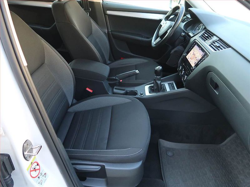 Škoda Octavia (2019) 1.6 TDI, Serv.kniha, Navi - fotka 9 z 16