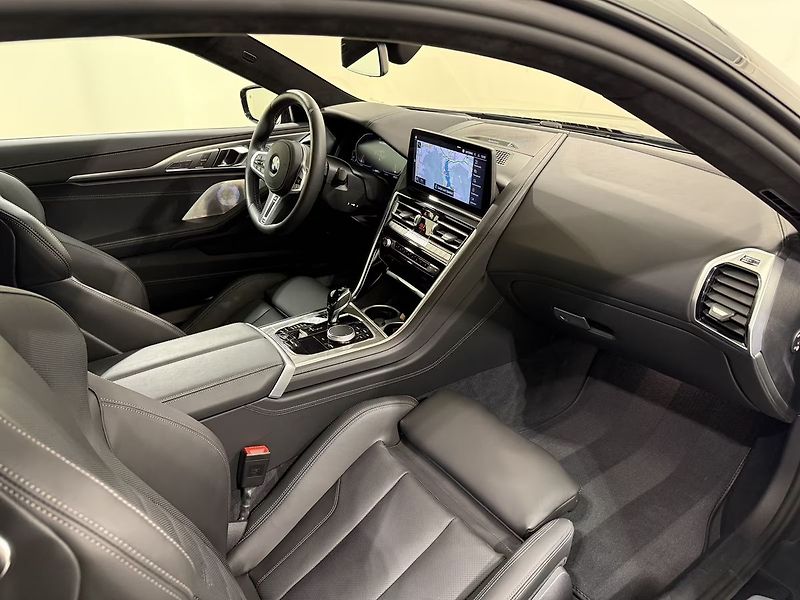 BMW Řada 8 (2025) M850i xDrive Coupé 08/2025 TOP - fotka 8 z 9