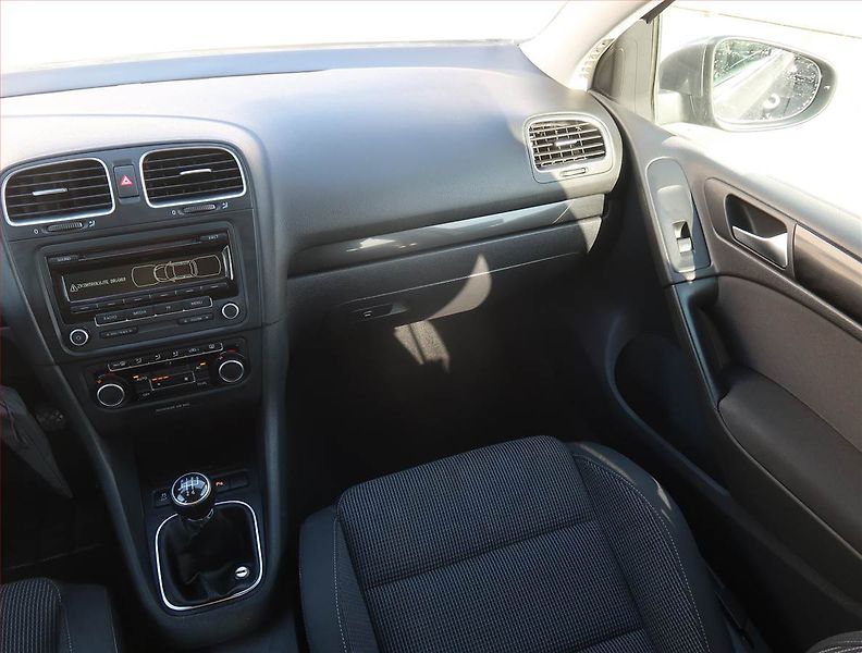 Volkswagen Golf (2012) Comfortline 1.6 TDI, Tempomat - fotka 8 z 17