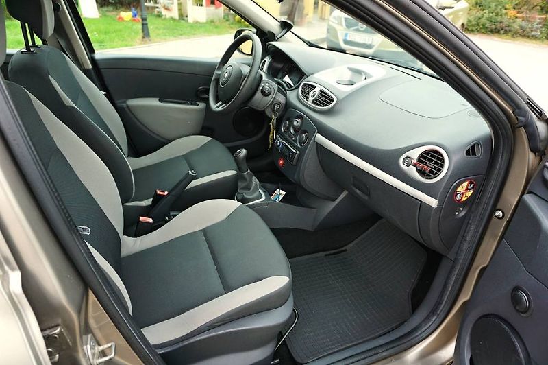 Renault Clio (2009) 1,2 16V 55 kW - fotka 13 z 33